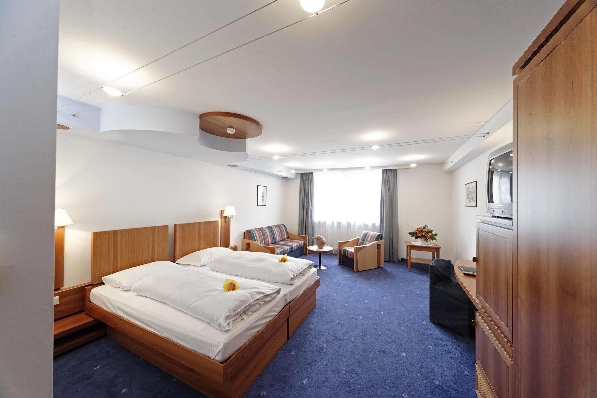 Hotel Krone - Eat, Drink, Stay Bressanone Extérieur photo